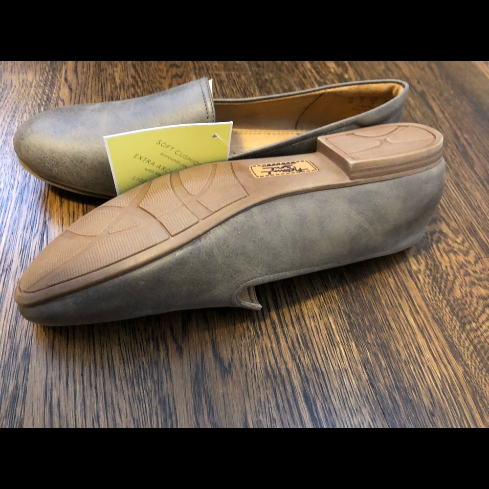 Natural Soul Size 8 Flats Stone Color